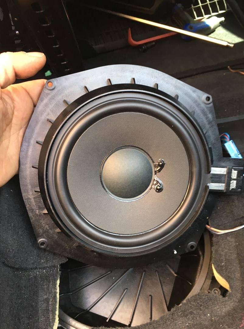 BMW 528i upgrade sound system  8